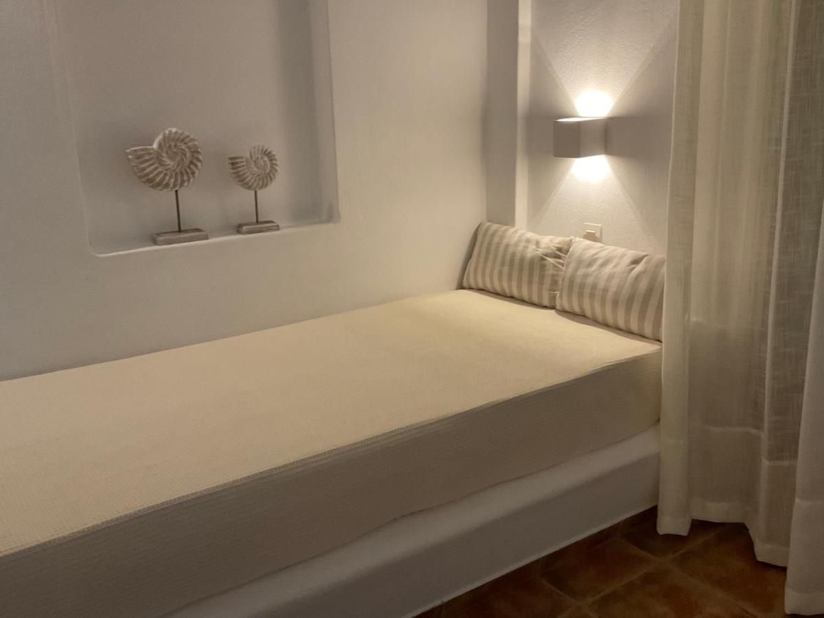 Rodia & * Parikia (Paros)